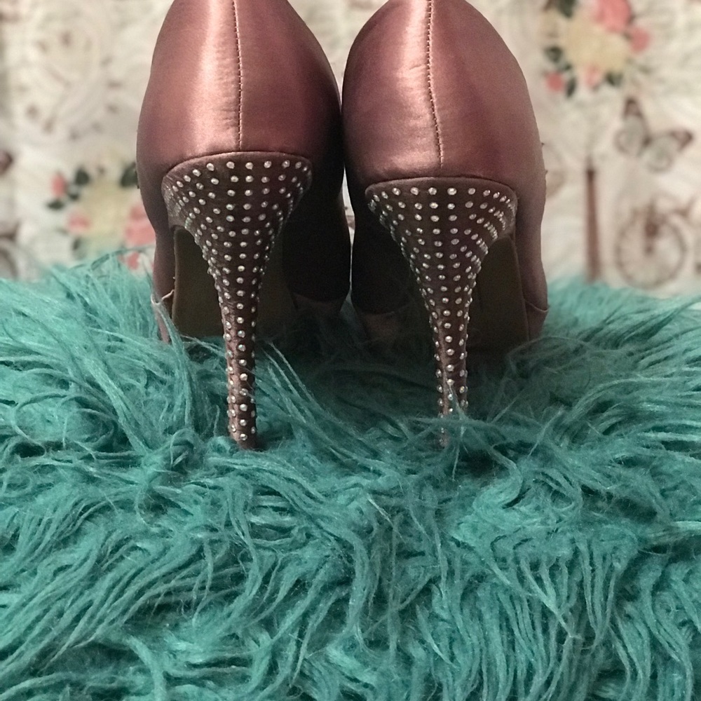 Heels - Picture 3 of 4